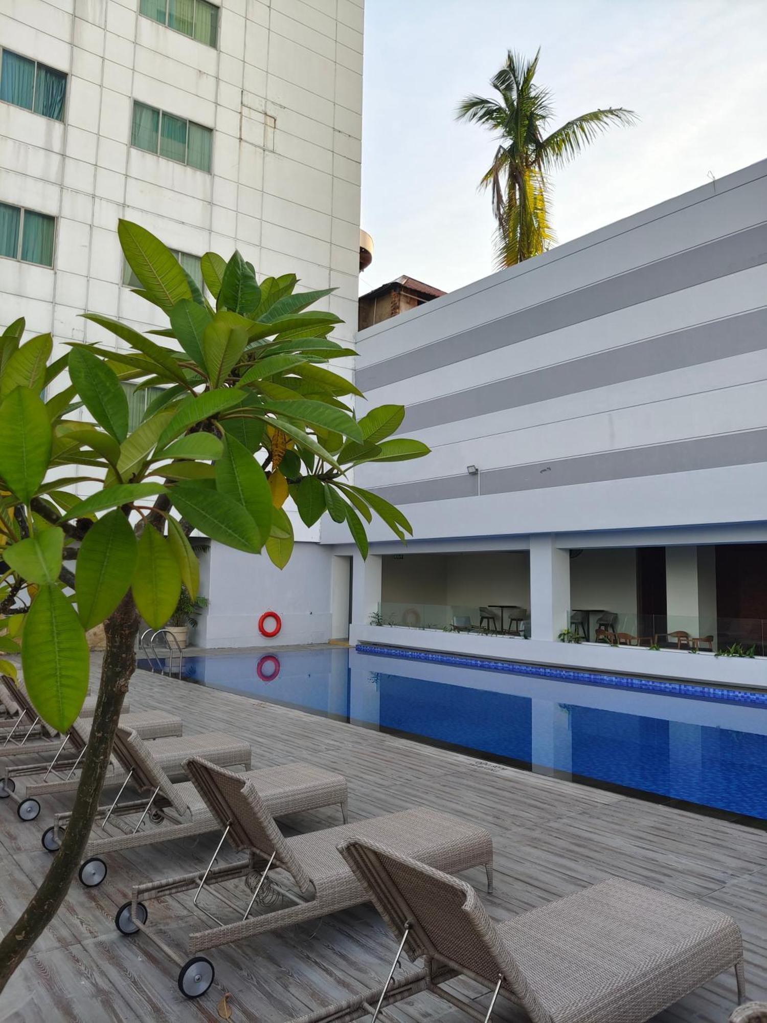 Four Points By Sheraton Batam Nagoya Extérieur photo